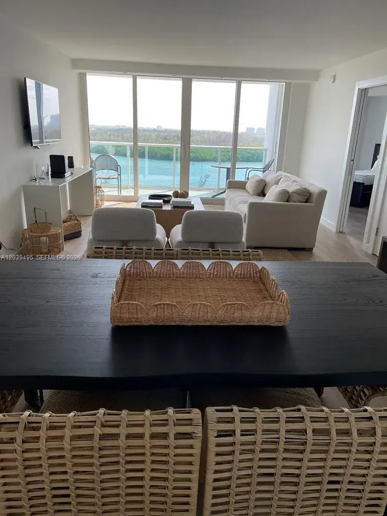 100 Bayview Dr # 1521, Sunny Isles Beach FL 33160