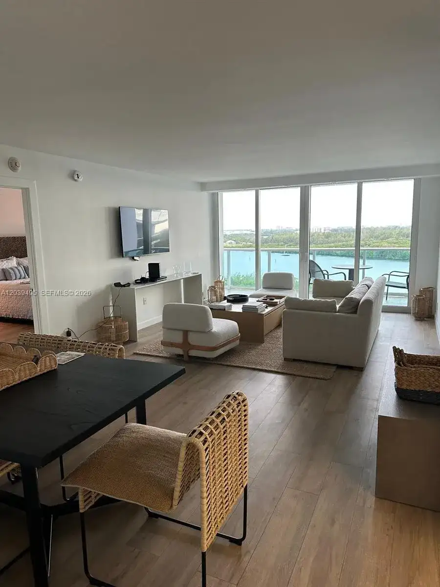 100 Bayview Dr # 1521, Sunny Isles Beach FL 33160 photo 2