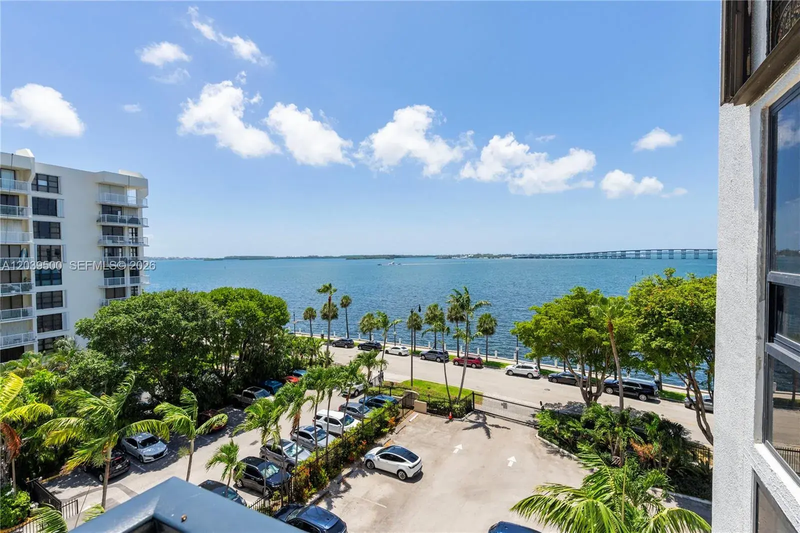 1 bedroom 1 bath Residential for sale at 1450 Brickell Bay Dr # 602, Miami FL 33131