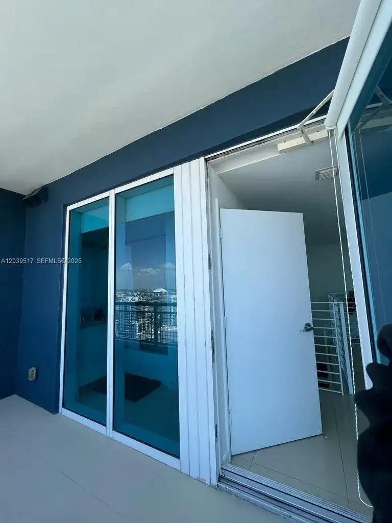 60 SW 13th St # 2819, Miami FL 33130 photo 2