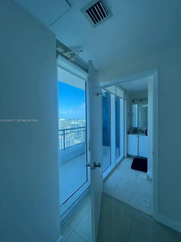 60 SW 13th St # 2819, Miami FL 33130 photo 4