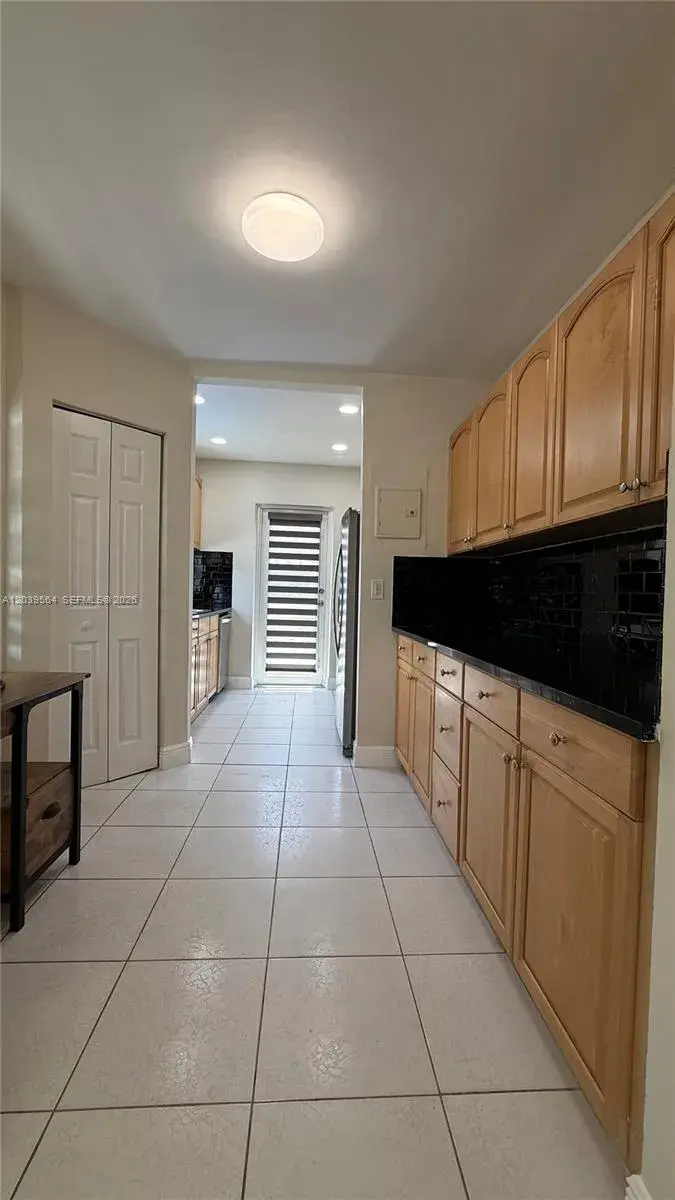 1380 SW 20th St # 1380, Miami FL 33145