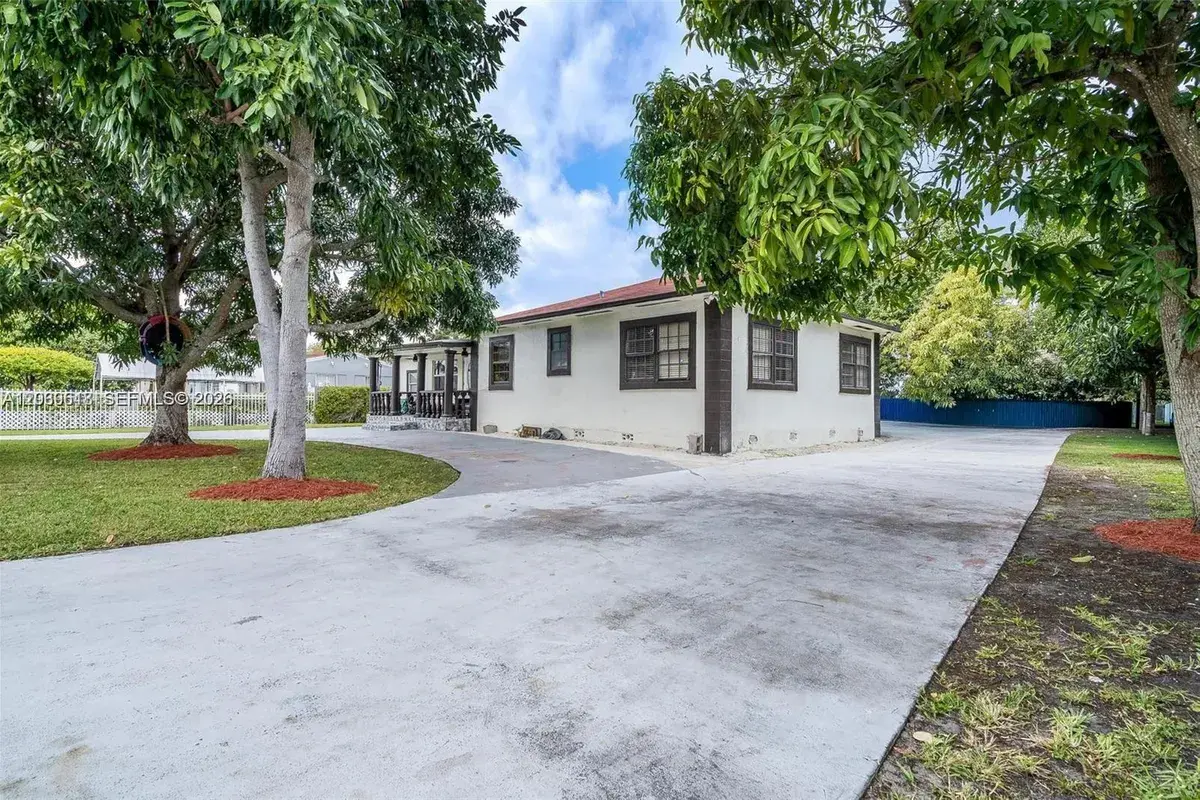65 NW 118th St, Miami FL 33168