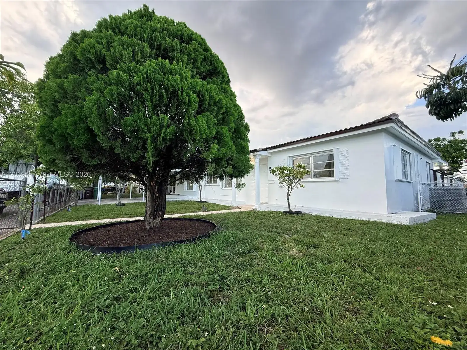 561 W 39th St, Hialeah FL 33012 photo 4