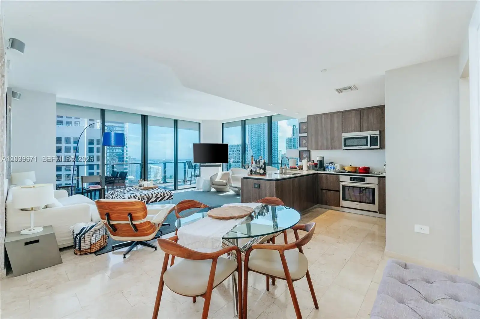 68 SE 6th St # 2601, Miami FL 33131 photo 4