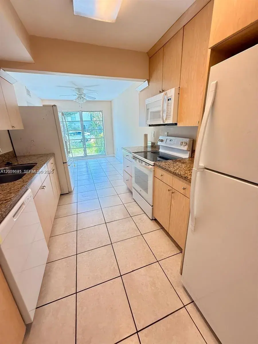 3301 Raleigh St # 4D, Hollywood FL 33021