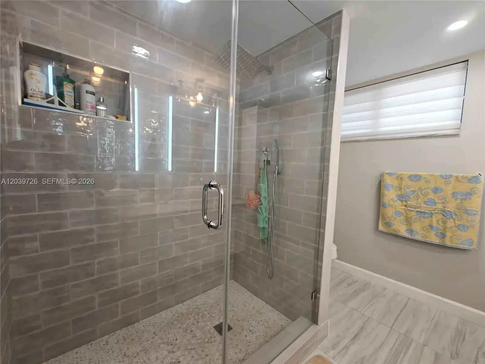 601 Ives Dairy Rd # 8, Miami FL 33179 photo 2