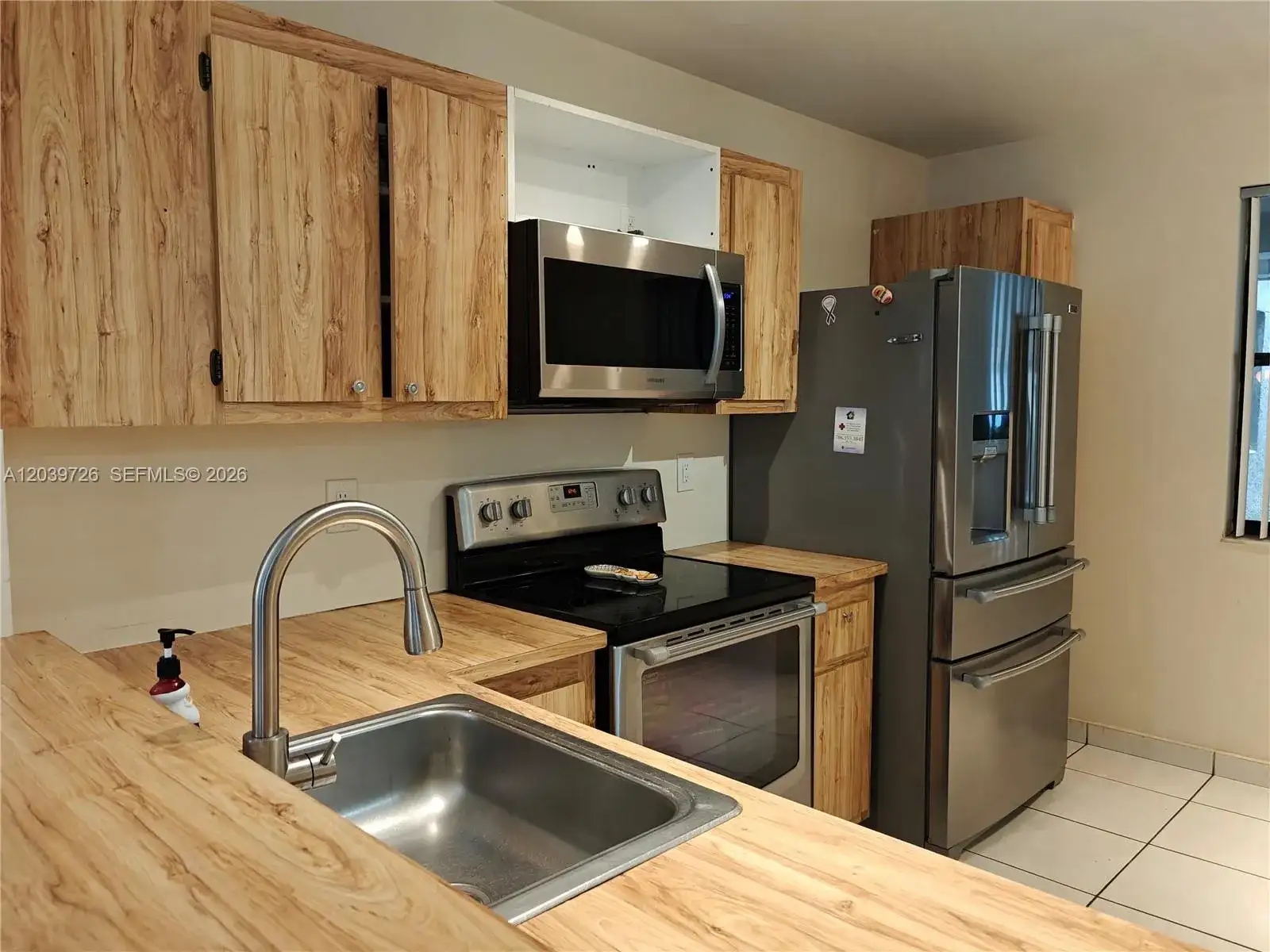 601 Ives Dairy Rd # 8, Miami FL 33179 photo 5