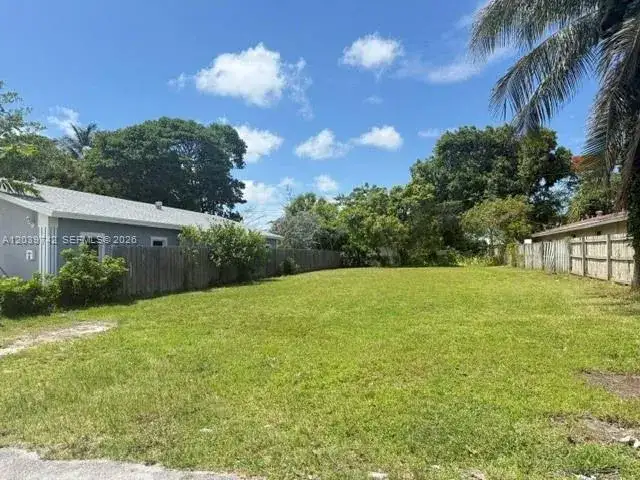 213 NW 12th St, Pompano Beach FL 33060 photo 2