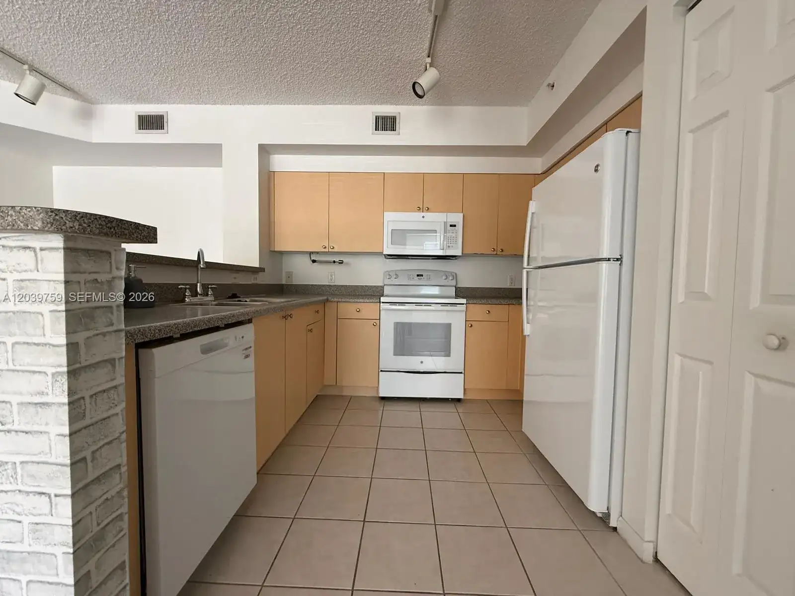 8050 N Nob Hill Rd # 105, Tamarac FL 33321 photo 3