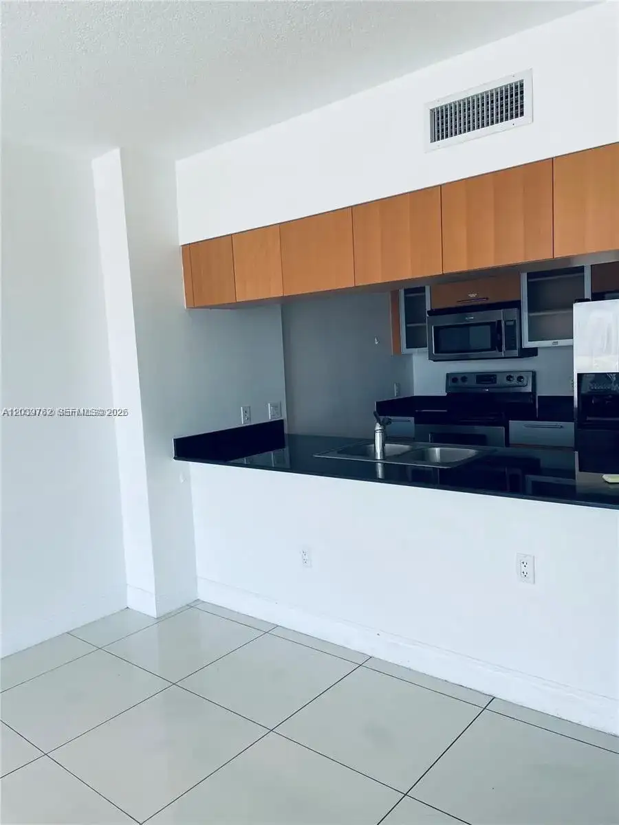 1750 N Bayshore Dr # 2112, Miami FL 33132 photo 3