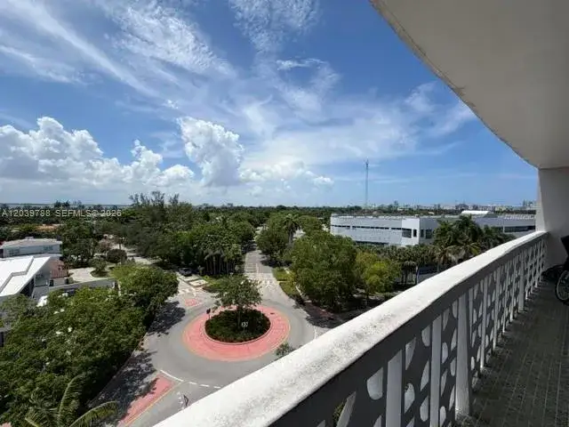 1 bedroom 1 bath Residential for sale at 4141 Nautilus Dr # 7E, Miami Beach FL 33140