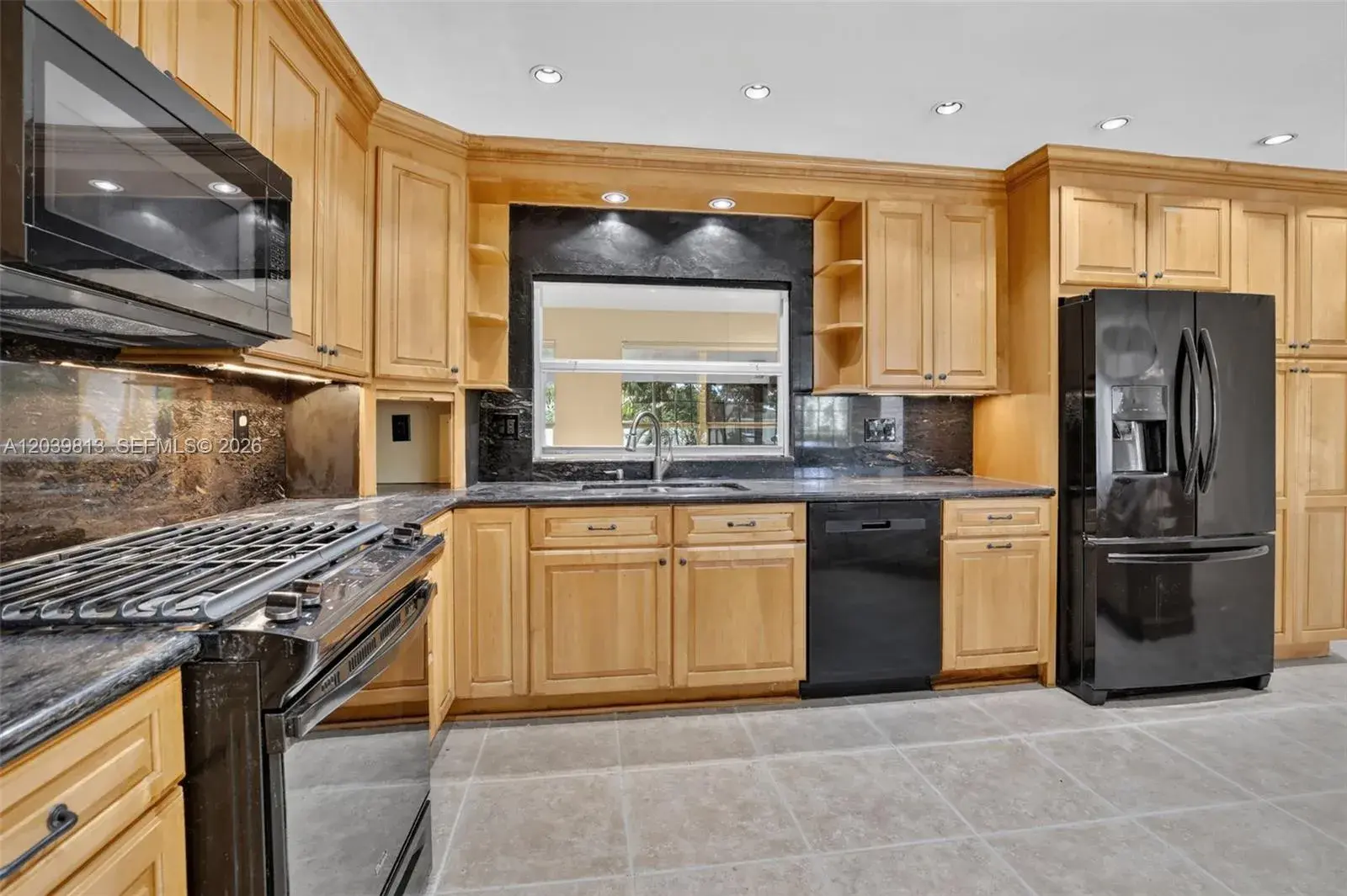 5511 Taylor St, Hollywood FL 33021