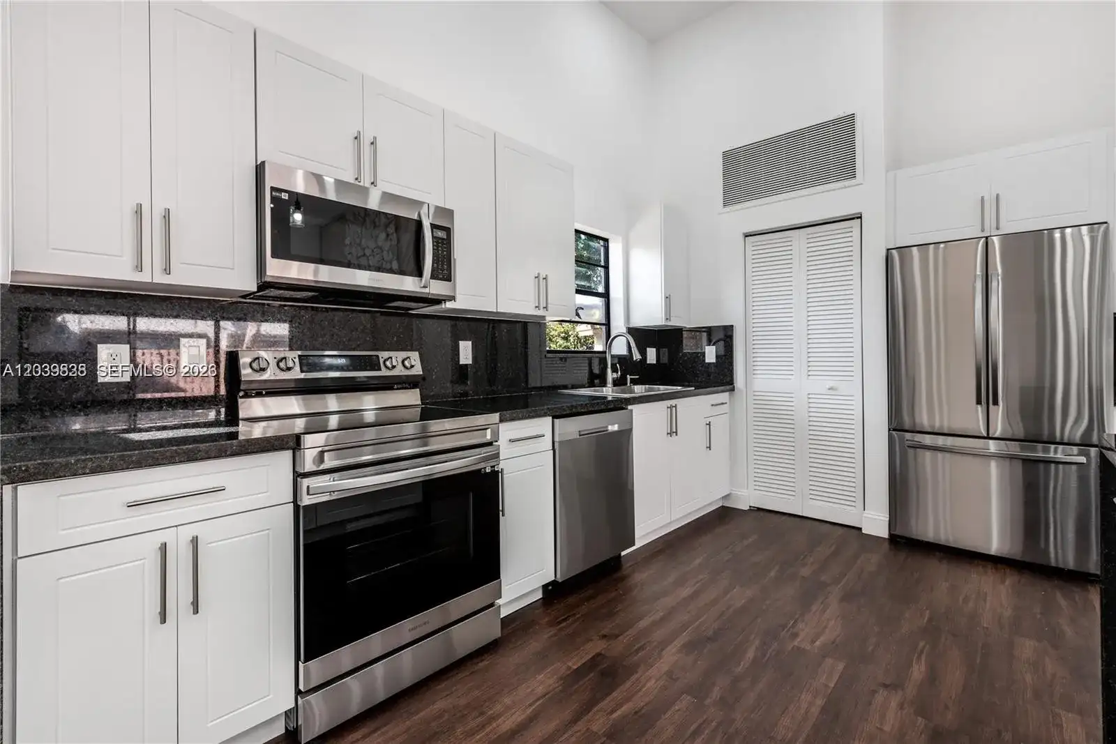 601 Leslie Dr, Hallandale Beach FL 33009 photo 2