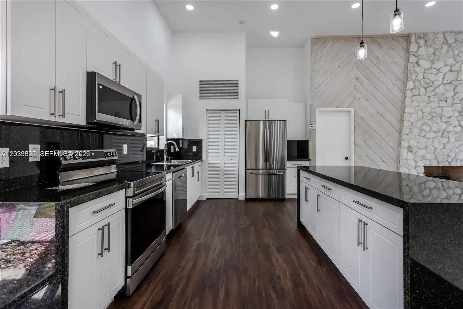 601 Leslie Dr, Hallandale Beach FL 33009 photo 3