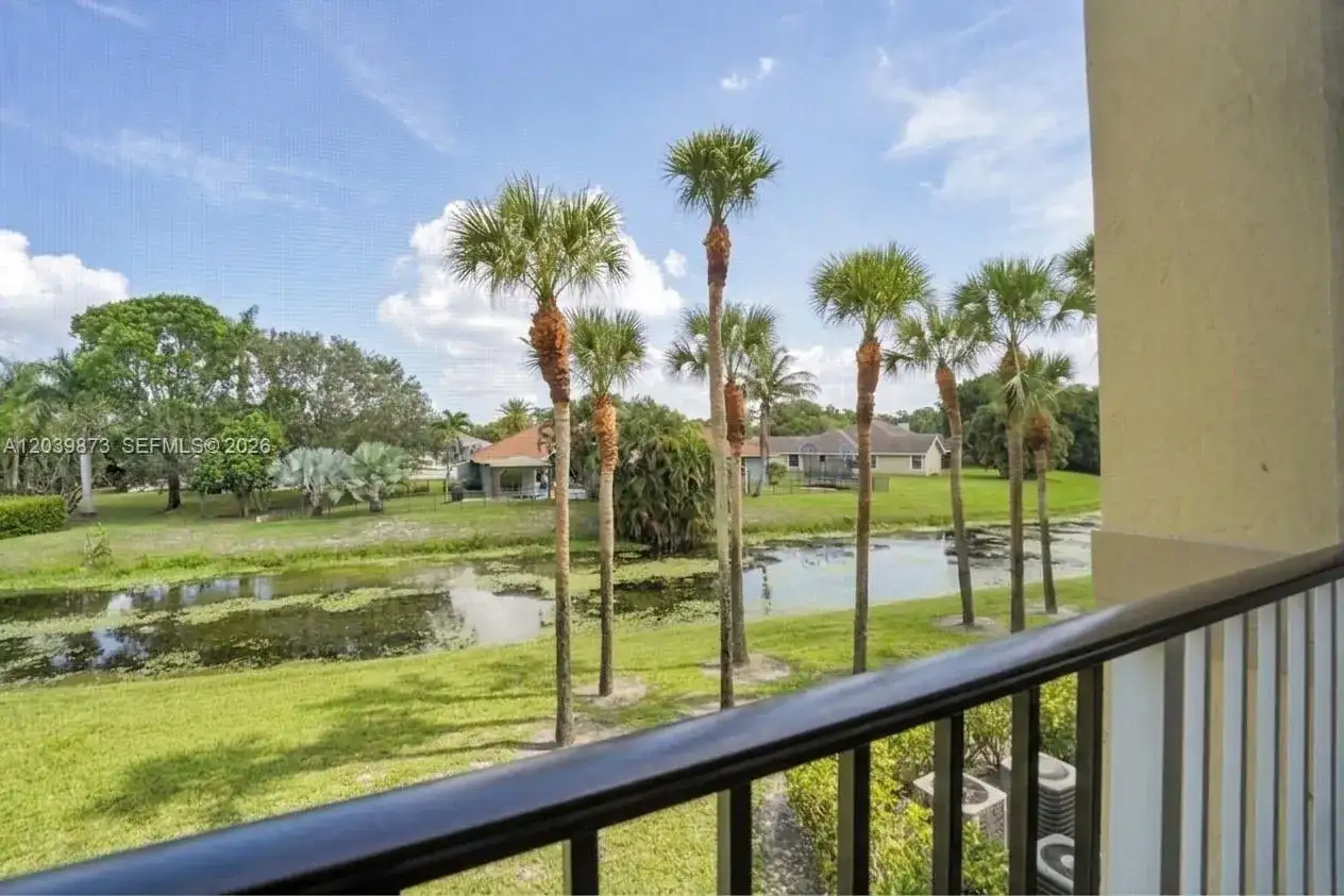 2020 Greenview Shores Blvd # 109, Wellington FL 33414 photo 3