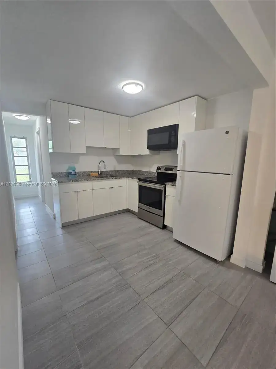 237 SW 13th St # 5, Dania Beach FL 33004 photo 2