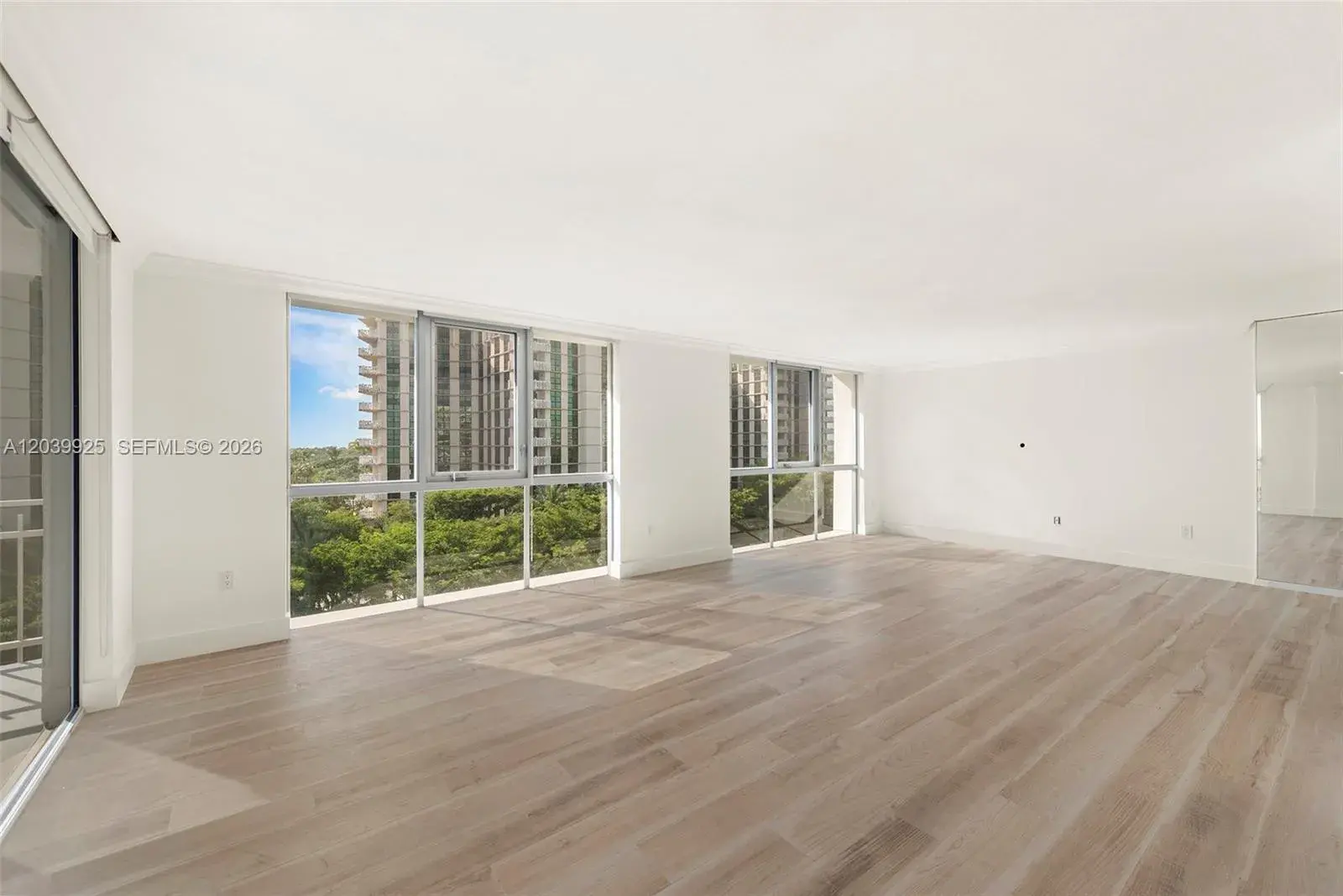 600 Grapetree Dr, Key Biscayne FL 33149