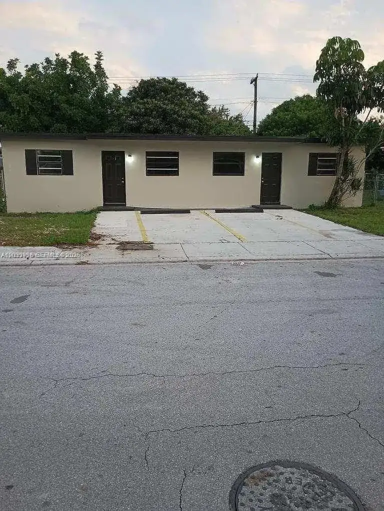 10540 SW 172nd St, Miami FL 33157 photo 2