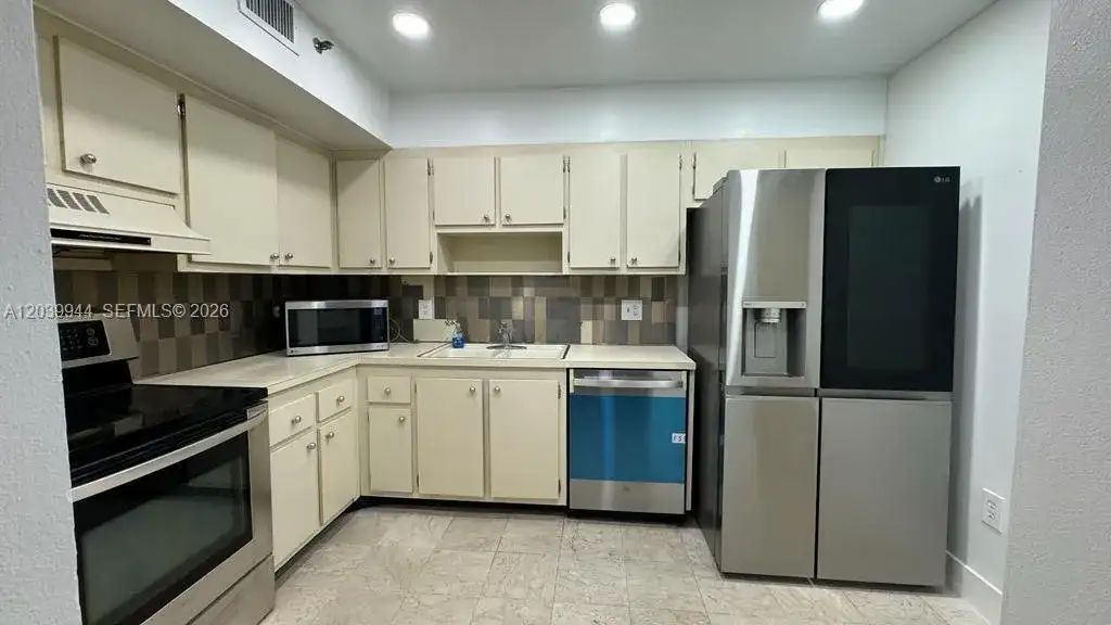919 Hillcrest Dr # 201, Hollywood FL 33021 photo 3