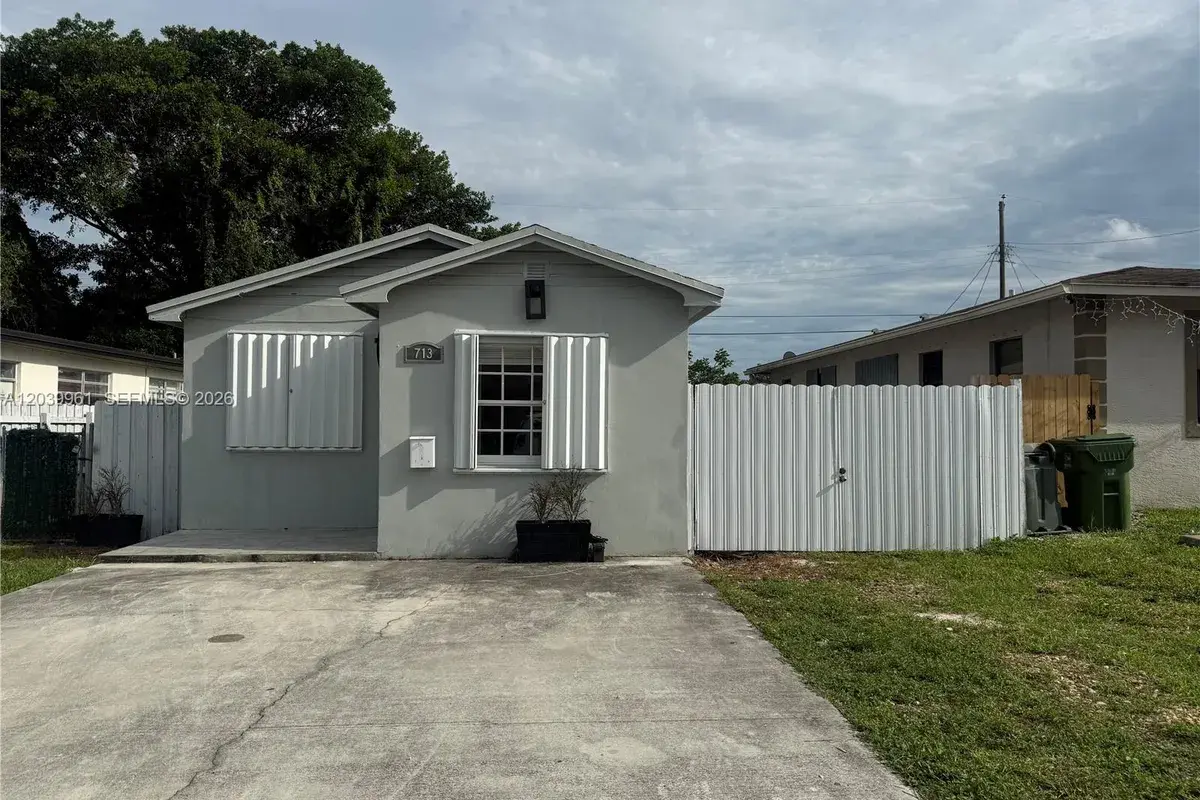 713 NW 4th St, Hallandale Beach FL 33009