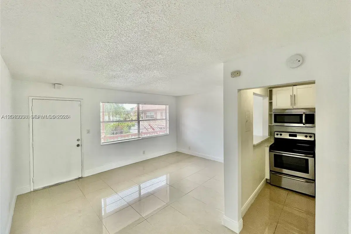 241 SE 9th Ave # 207, Pompano Beach FL 33060