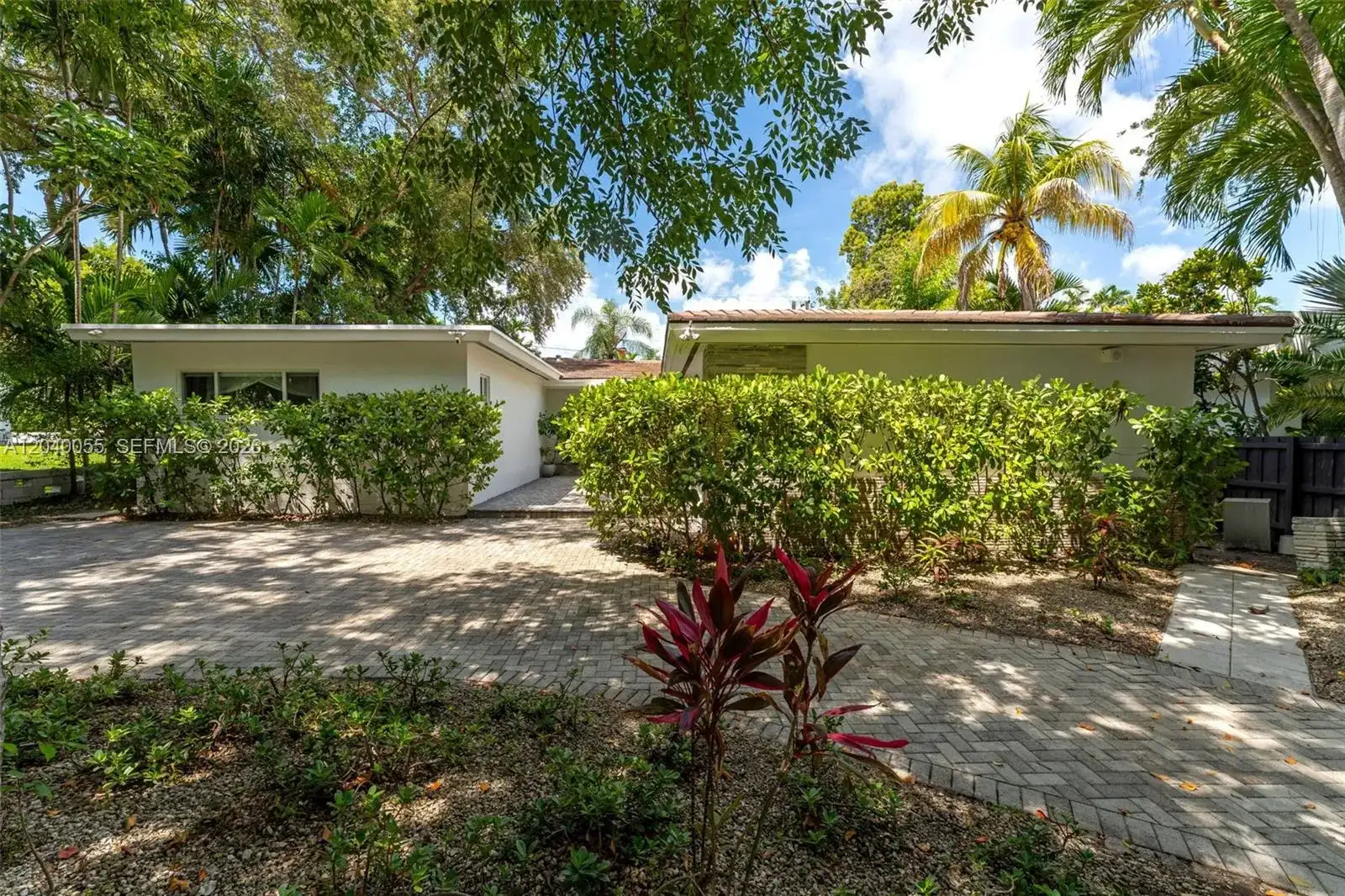 8 Pinta Rd, Miami FL 33133 photo 2