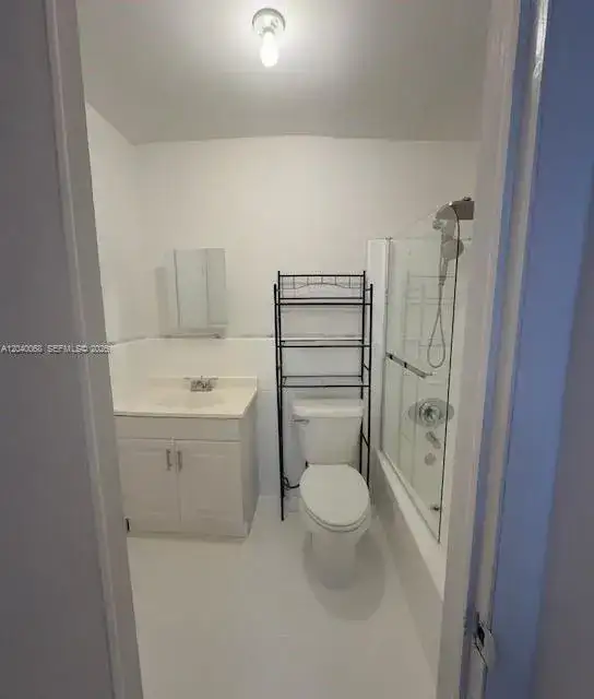5641 SW 39th St, West Park FL 33023 photo 4
