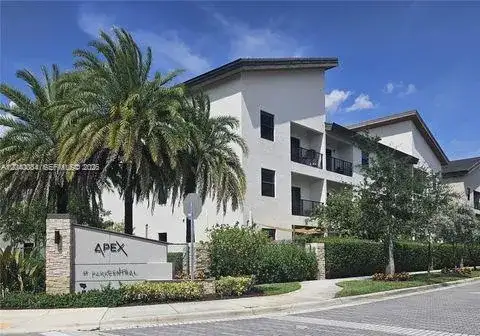 8025 NW 104th Ave # 31, Doral FL 33178 photo 2