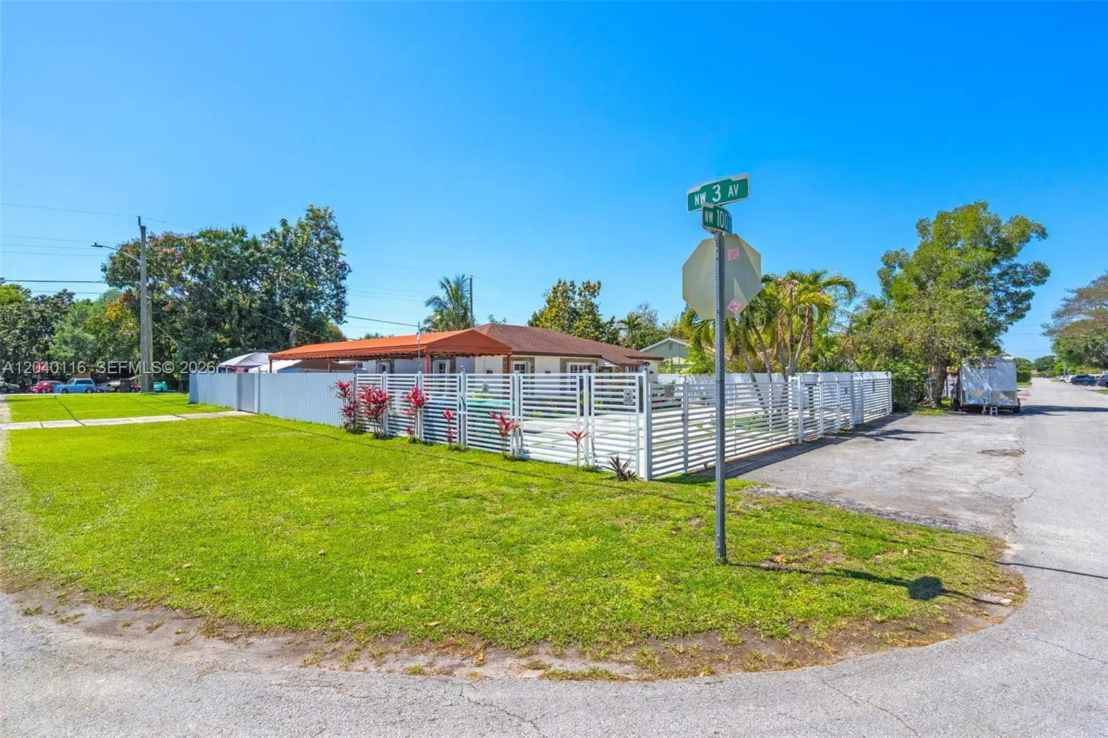 302 NW 100th St, Miami FL 33150