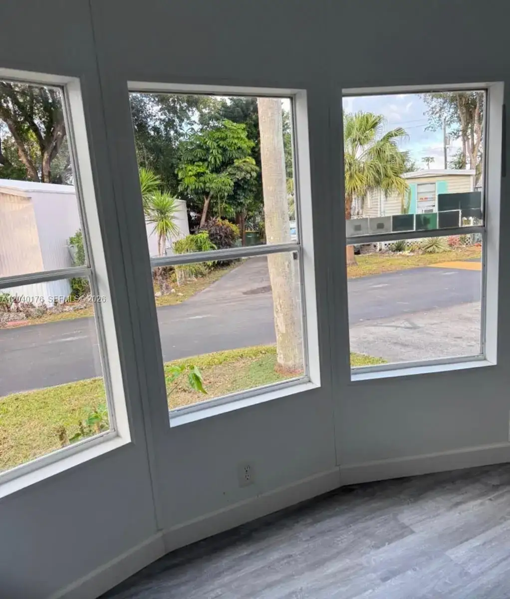 100 NE 6th Ave # 504, Homestead FL 33030 photo 3