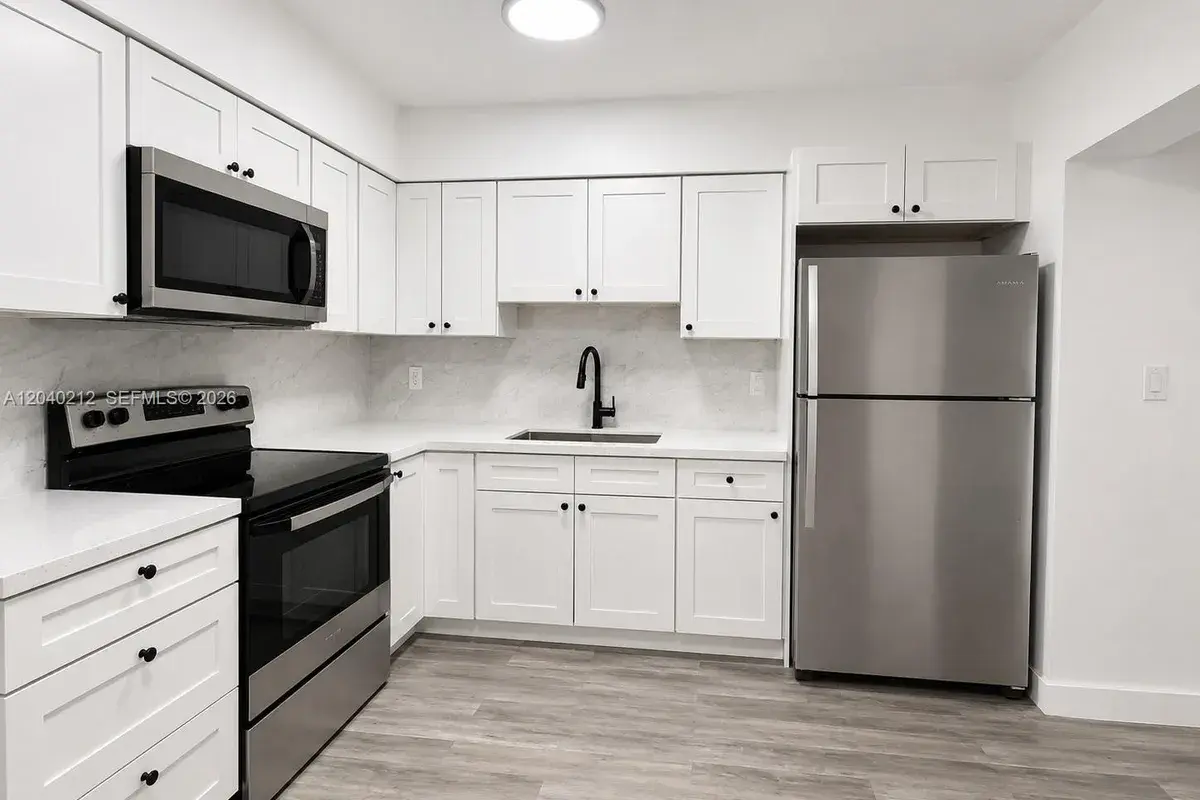 730 SW 5th St # 1, Hallandale Beach FL 33009