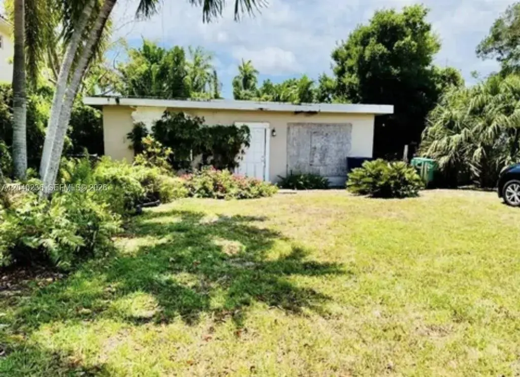 2616 NE 214th St, Miami FL 33180