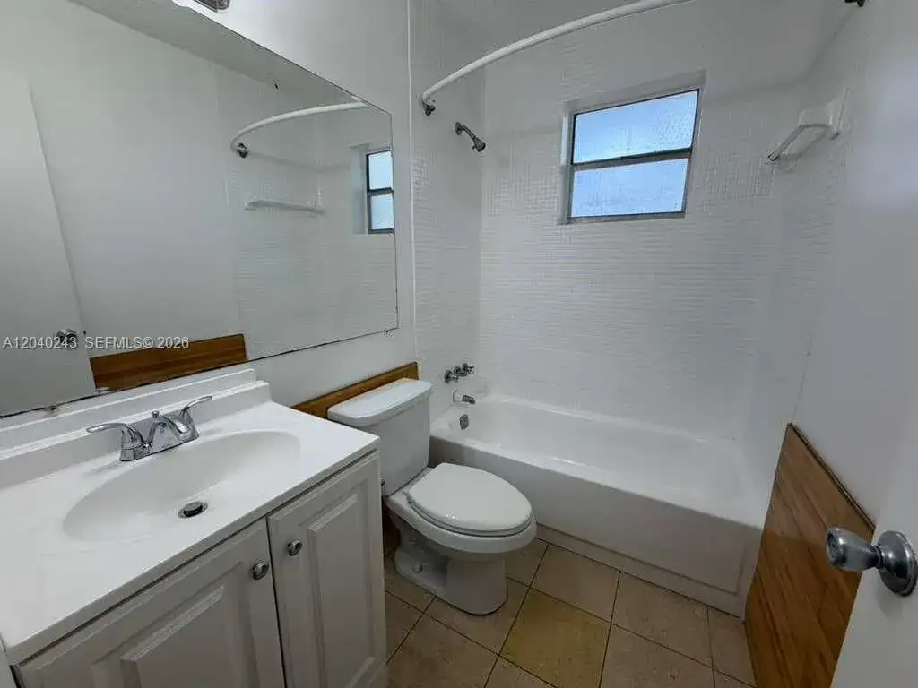 1330 NE 127th St # 8, North Miami FL 33161 photo 4