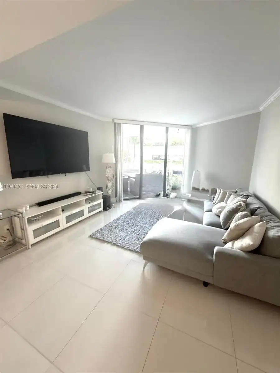 3610 Yacht Club Dr # 215, Aventura FL 33180 photo 2