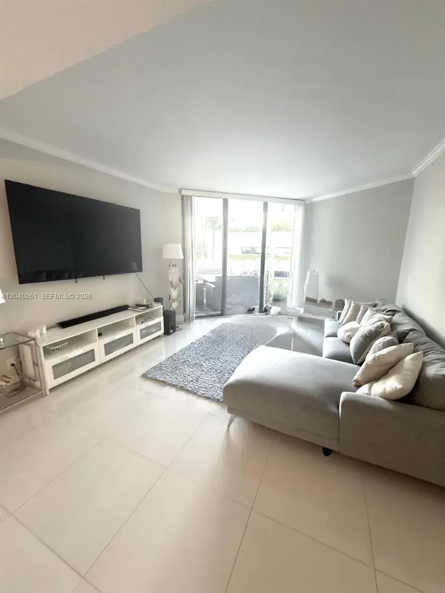 3610 Yacht Club Dr # 215, Aventura FL 33180