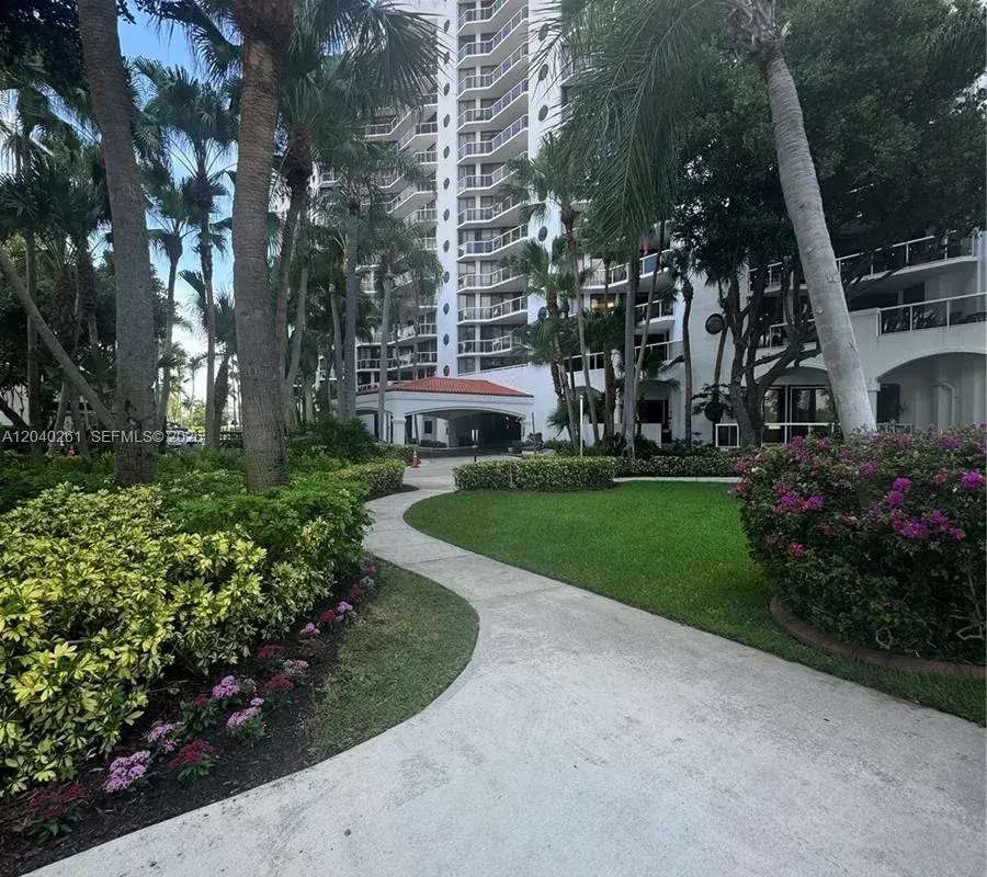 3610 Yacht Club Dr # 215, Aventura FL 33180