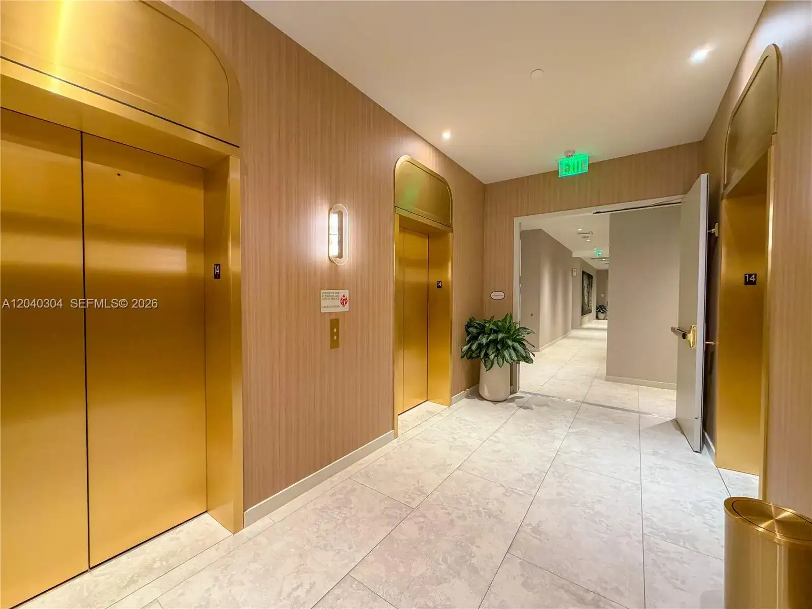 77 SE 5th St # 4015, Miami FL 33131 photo 4