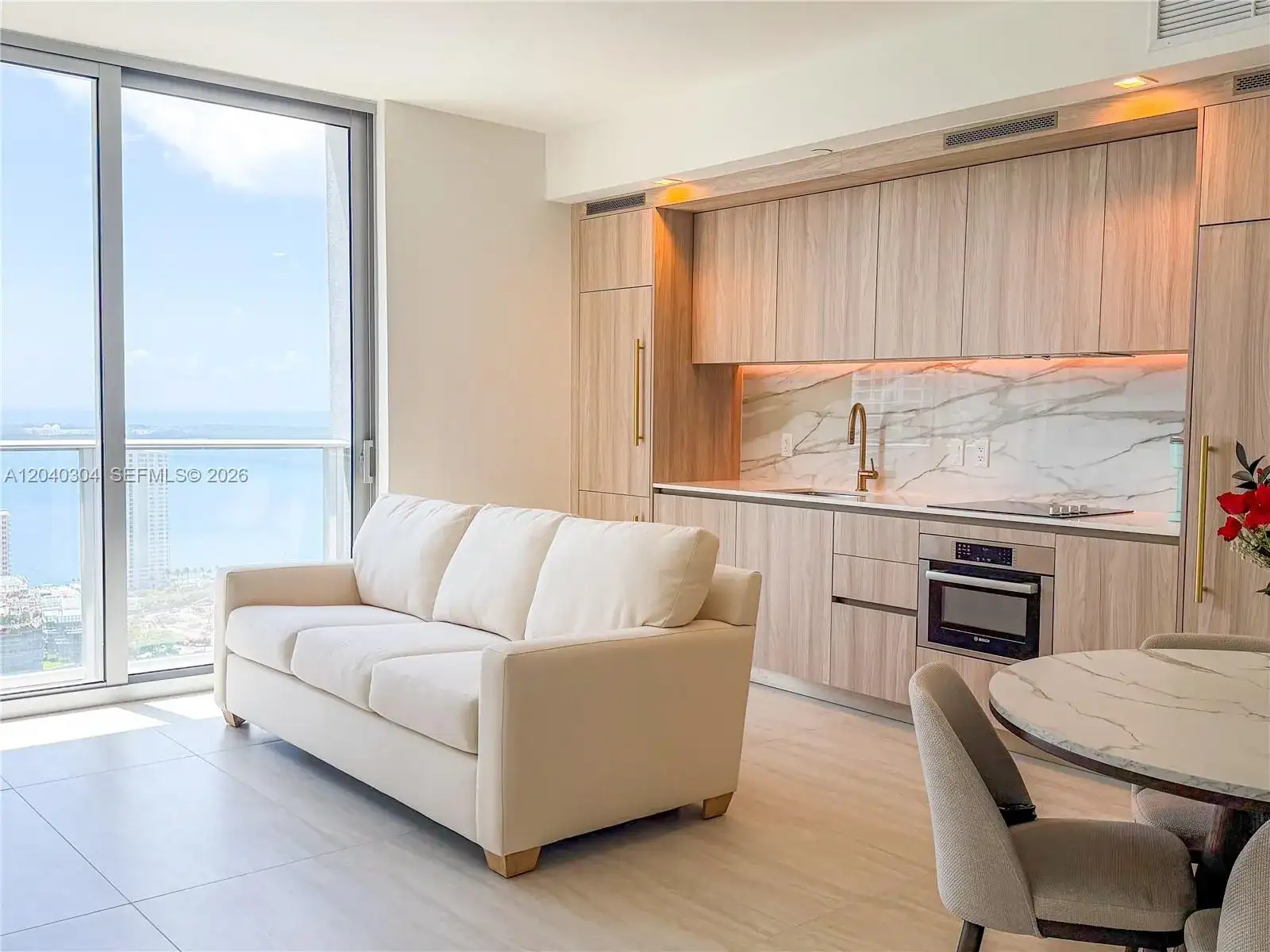 77 SE 5th St # 4015, Miami FL 33131 photo 5