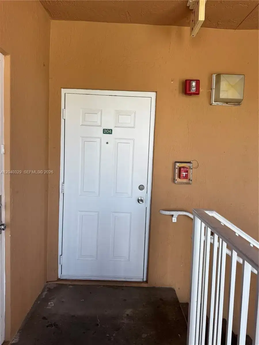 17640 NW 73rd Ave # 19, Hialeah FL 33015 photo 2