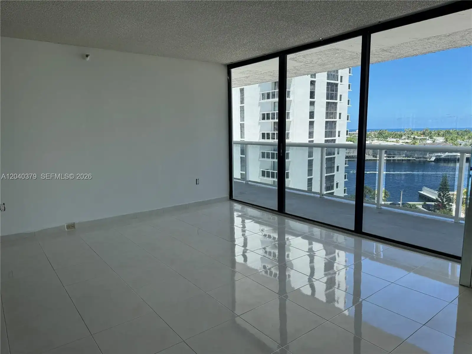 20505 E Country Club Dr # 835, Aventura FL 33180 photo 5