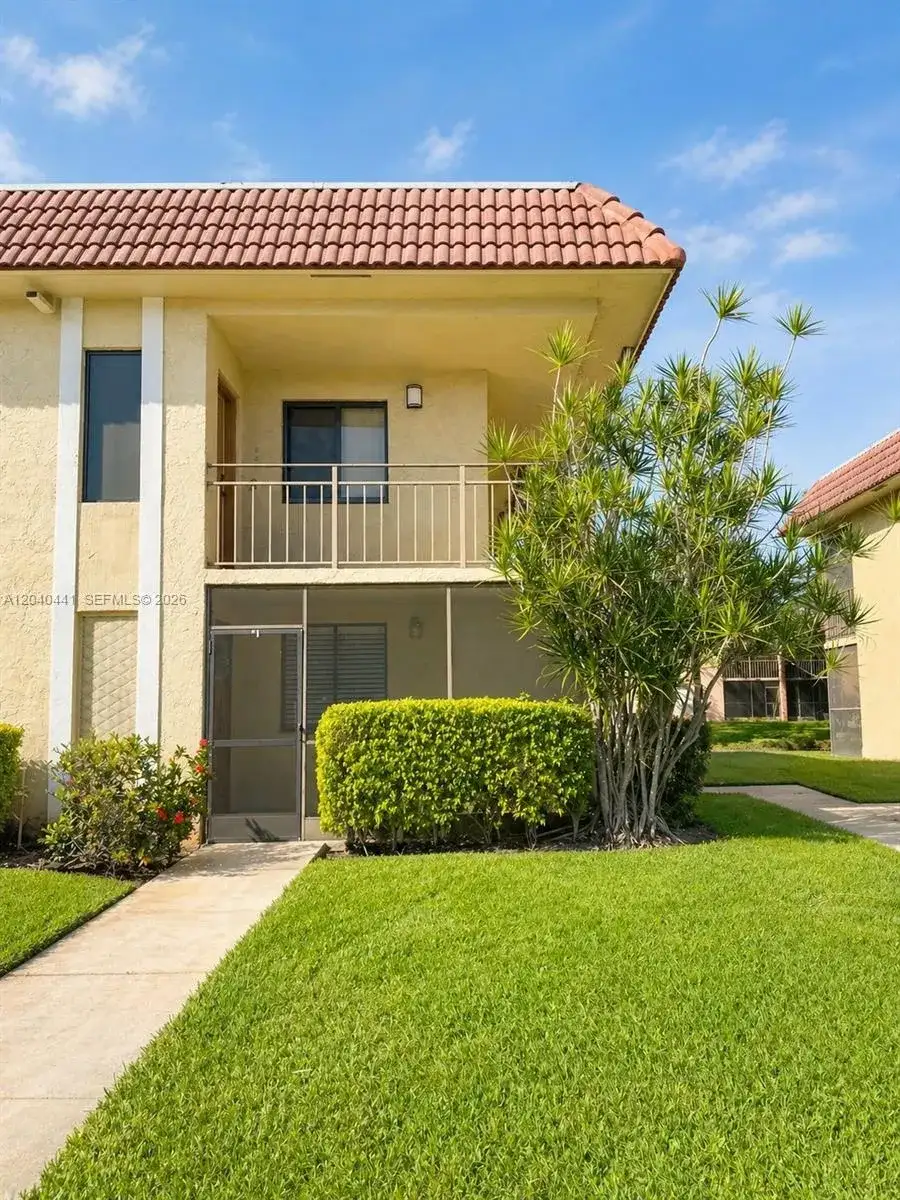 305 Lakeview Dr # 204, Weston FL 33326 photo 2