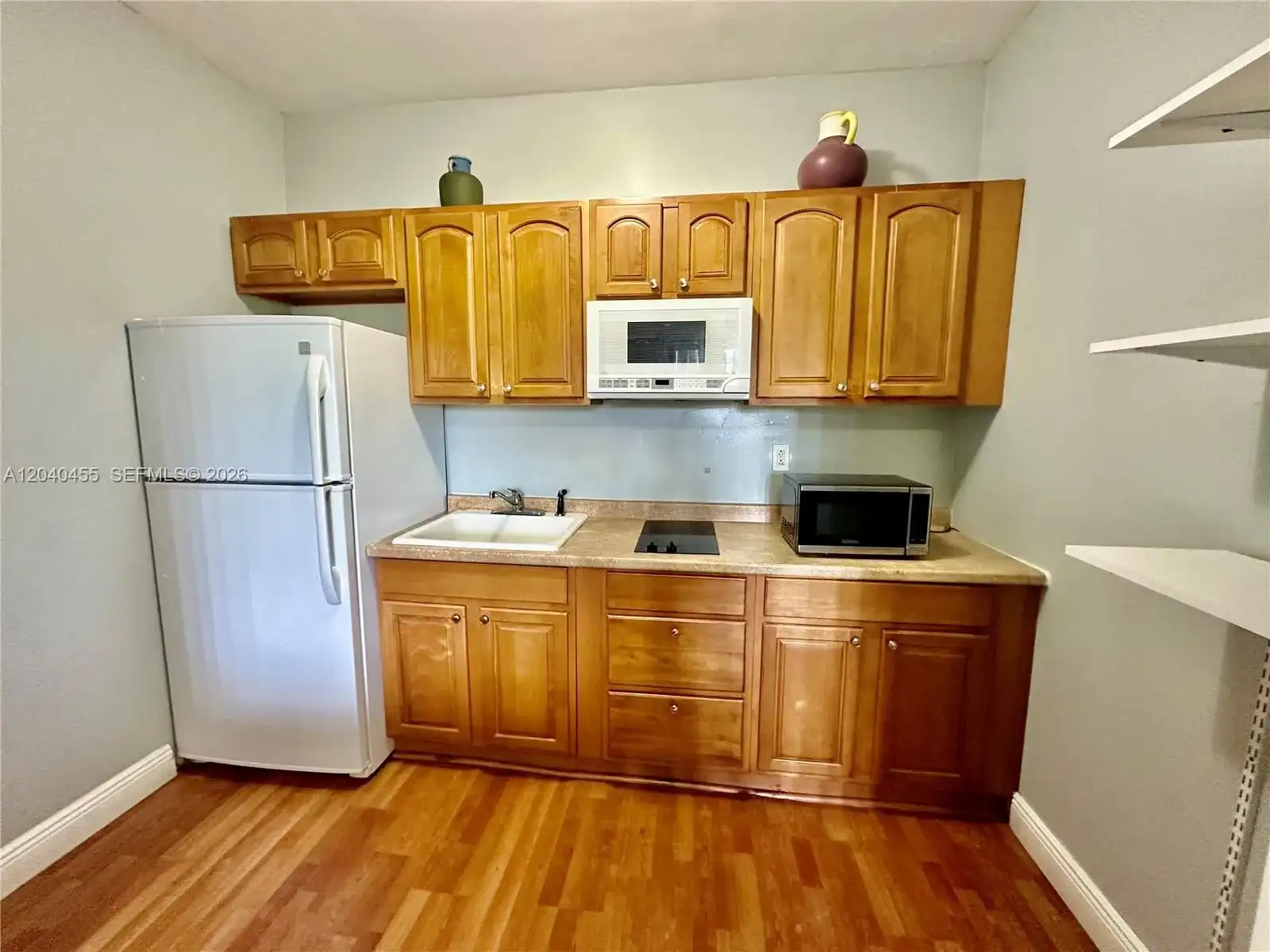 26 Diplomat Pkwy # 2368, Hallandale Beach FL 33009