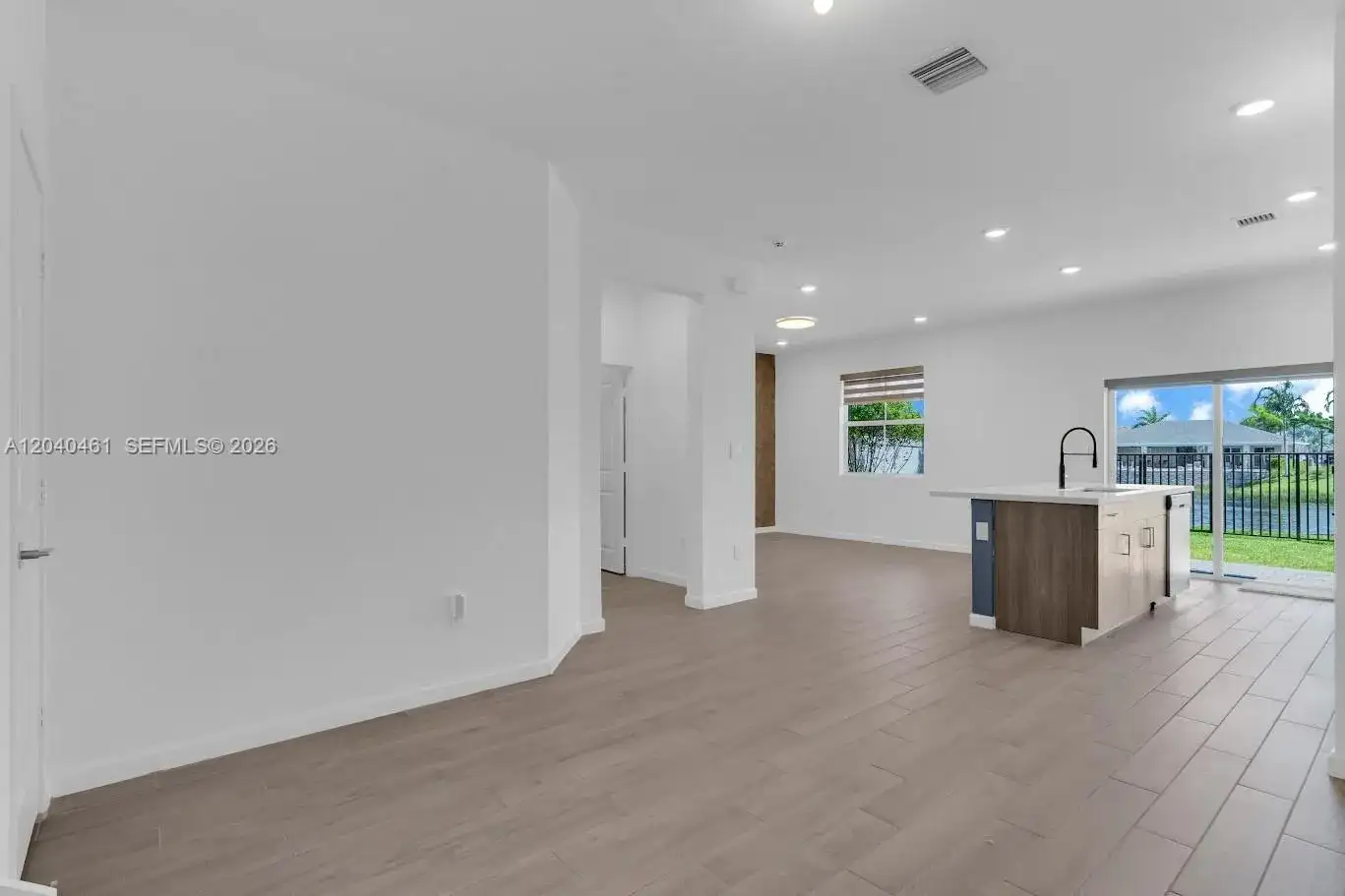 805 SE 18th St, Homestead FL 33034 photo 2