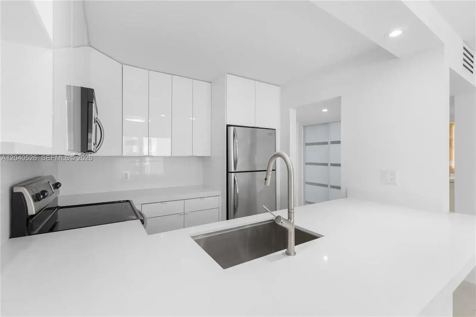 345 Ocean Dr # 924, Miami Beach FL 33139 photo 3