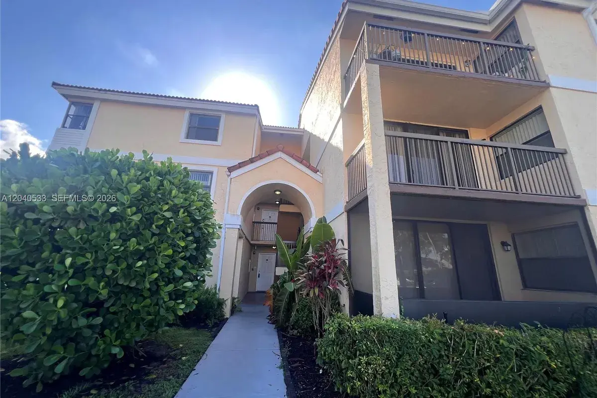 5661 Riverside Dr, Coral Springs FL 33067