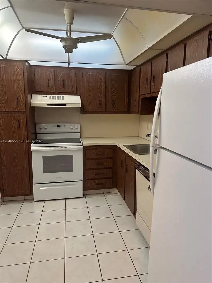 900 Saint Charles Pl # 407, Pembroke Pines FL 33026 photo 3