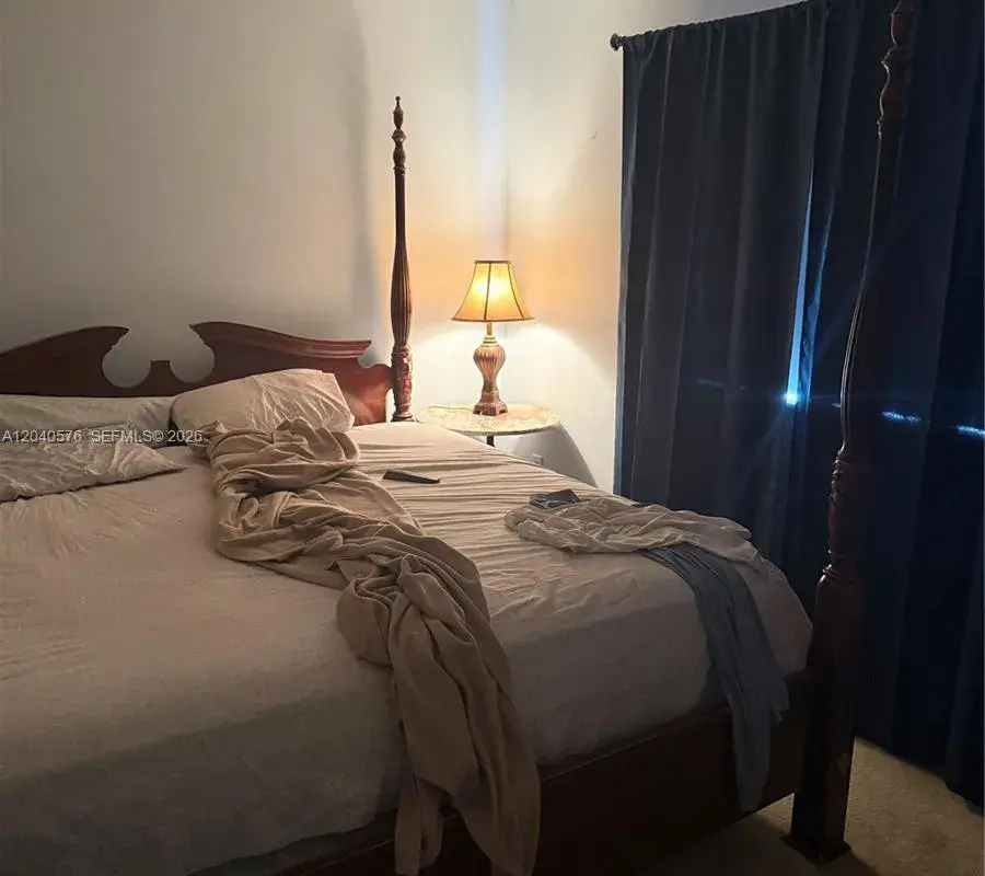 5943 SW 162nd Pl, Miami FL 33193