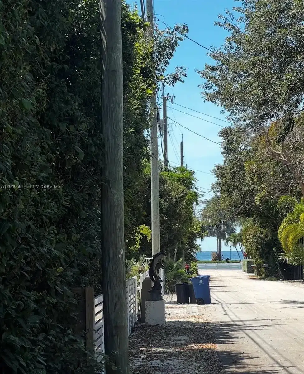 29 Dolphin Rd, Key Largo FL 33037