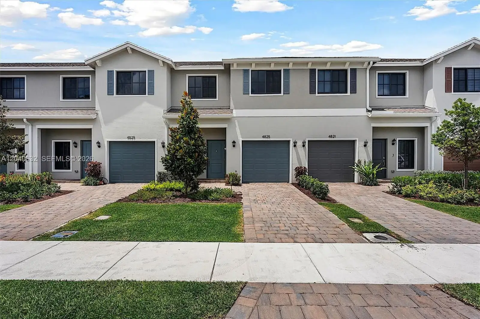 4825 Dillion St, Lake Worth FL 33463 photo 2